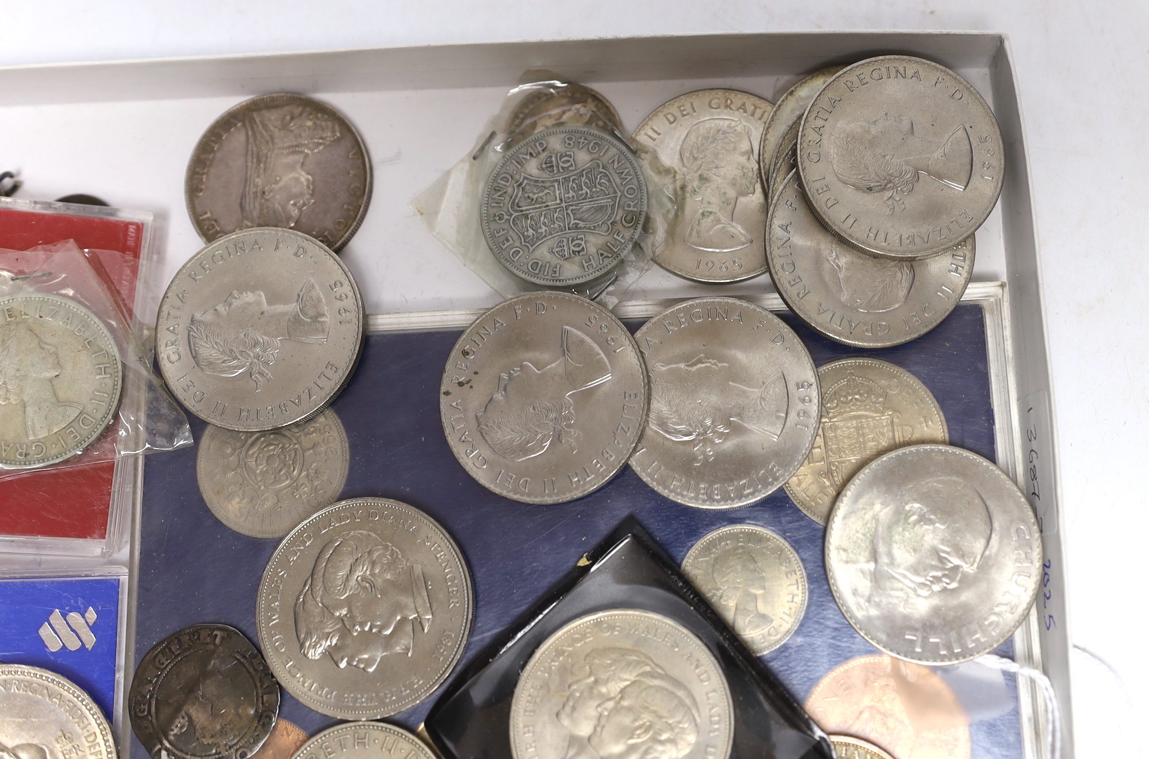 Assorted commemorative and other coins.
